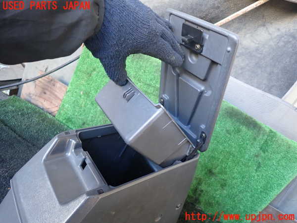 5UPJ-22767540]ランクルプラド(KZJ78W)センターコンソール 中古_m0002.jpg