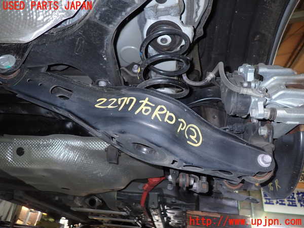 5UPJ-22775205]カローラ スポーツ ハイブリッド(ZWE219H)右リアロアアーム2 中古_m0001.jpg