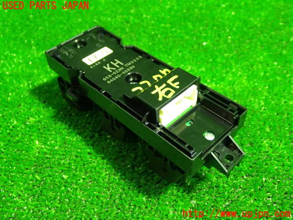 5UPJ-22776240]カローラ スポーツ ハイブリッド(ZWE219H)右前パワーウィンドウスイッチ 中古_m0003.jpg