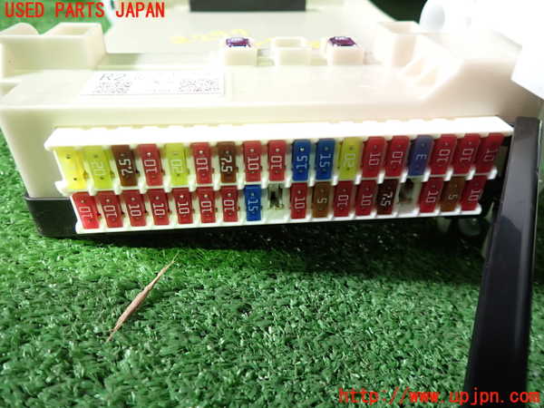 5UPJ-22776742]カローラ スポーツ ハイブリッド(ZWE219H)ヒューズボックス2 中古_m0003.jpg