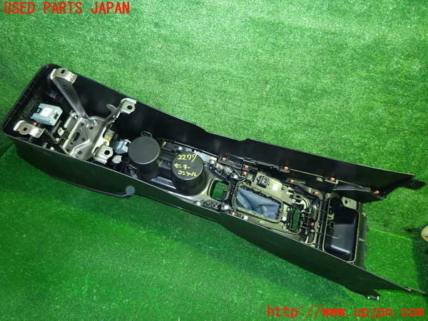 5UPJ-22777540]カローラ スポーツ ハイブリッド(ZWE219H)センターコンソール 中古_m0005.jpg