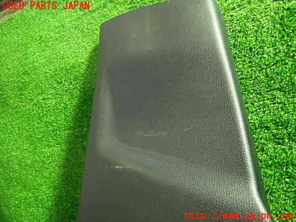 5UPJ-22777670]カローラ スポーツ ハイブリッド(ZWE219H)左センターピラートリム 中古_m0004.jpg