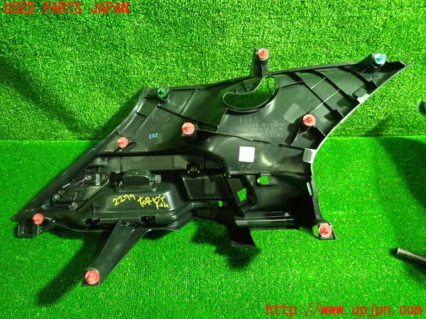 5UPJ-22777675]カローラ スポーツ ハイブリッド(ZWE219H)右リアピラートリム 中古_m0004.jpg