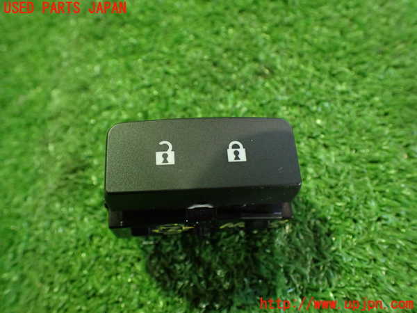 2UPJ-22806307]シボレー・カマロ(不明)スイッチ2 (ドアロック) 中古_m0001.jpg