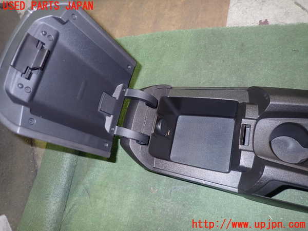 2UPJ-22807540]シボレー・カマロ(不明)センターコンソール 中古_m0002.jpg