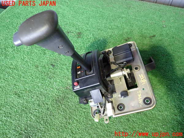 2UPJ-22817555]ランクルプラド(KZJ78W)ATシフトレバー 中古_m0003.jpg
