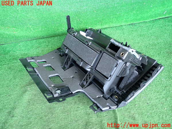2UPJ-22827516]アウディ・A3 セダン(GYDLA)グローブボックス1 中古_m0003.jpg
