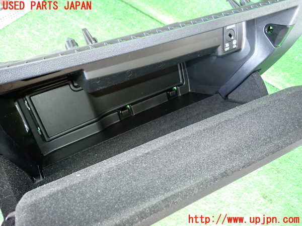 2UPJ-22827516]アウディ・A3 セダン(GYDLA)グローブボックス1 中古_m0004.jpg