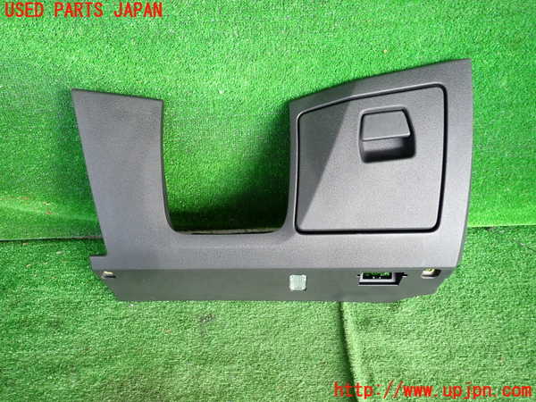 2UPJ-22827841]アウディ・A3 セダン(GYDLA)小物入れ1 中古_m0001.jpg