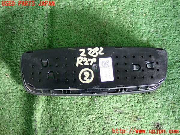 2UPJ-22826412]アウディ・A3 セダン(GYDLA)ルームランプ2 (真中 2列目) 中古_m0002.jpg