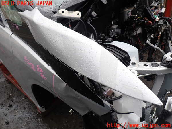 5UPJ-22851080]セレナ(C28)右前フェンダー 【ジャンク】_m0003.jpg
