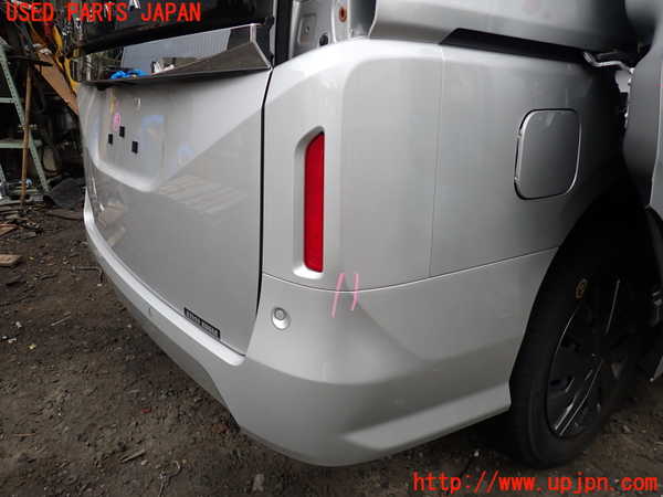 5UPJ-22851610]セレナ(C28)リアバンパー 中古_m0002.jpg