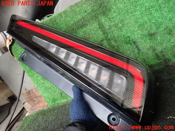 5UPJ-22851530]セレナ(C28)右テールランプ 中古_m0002.jpg