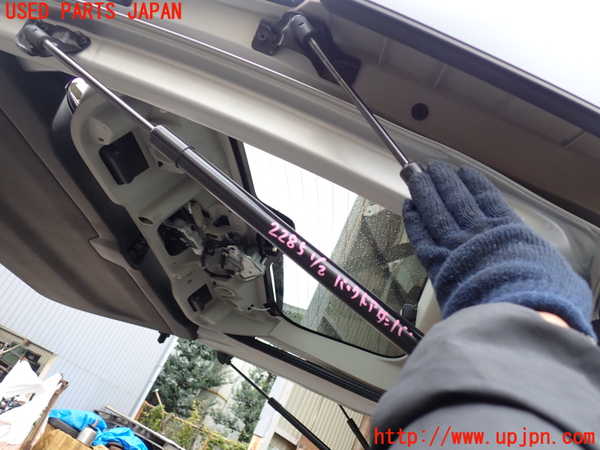 5UPJ-22851584]セレナ(C28)リアゲートダンパー 中古_m0001.jpg