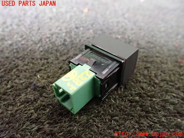 5UPJ-22856309]セレナ(C28)スイッチ4 (TRIP RESET) 中古_m0002.jpg