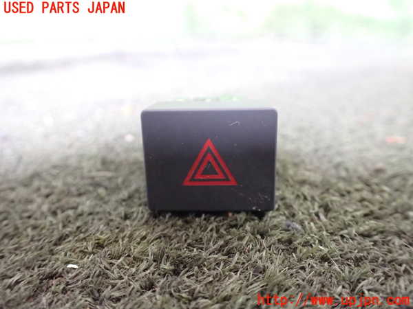 5UPJ-22856290]セレナ(C28)ハザードスイッチ 中古_m0001.jpg