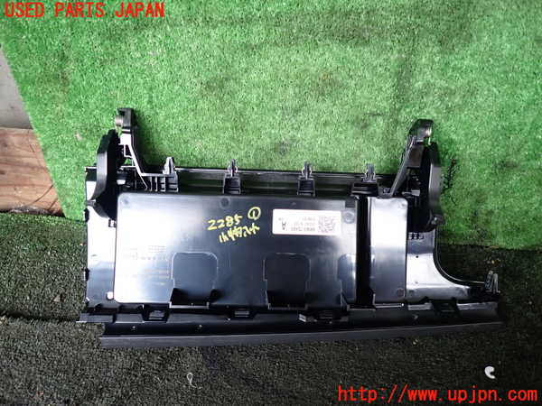 5UPJ-22857841]セレナ(C28)小物入れ1 中古_m0003.jpg