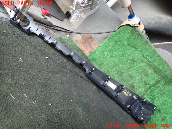 5UPJ-22857842]セレナ(C28)小物入れ2 中古_m0003.jpg