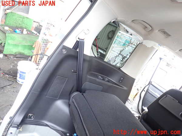 5UPJ-22857680]セレナ(C28)左リアピラートリム 中古_m0001.jpg