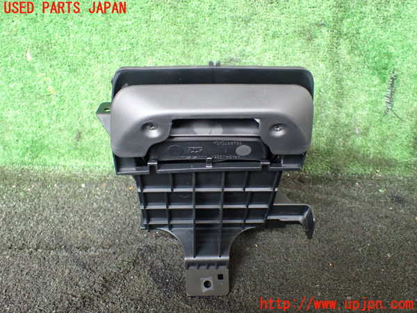 5UPJ-22857810]セレナ(C28)ドリンクホルダー 中古_m0001.jpg