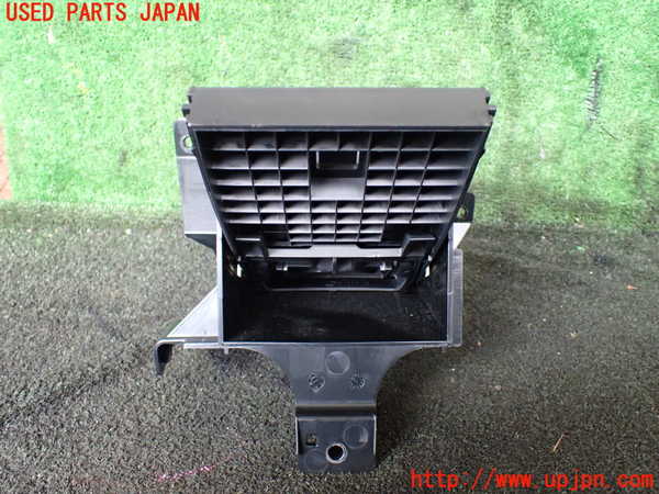 5UPJ-22857810]セレナ(C28)ドリンクホルダー 中古_m0003.jpg