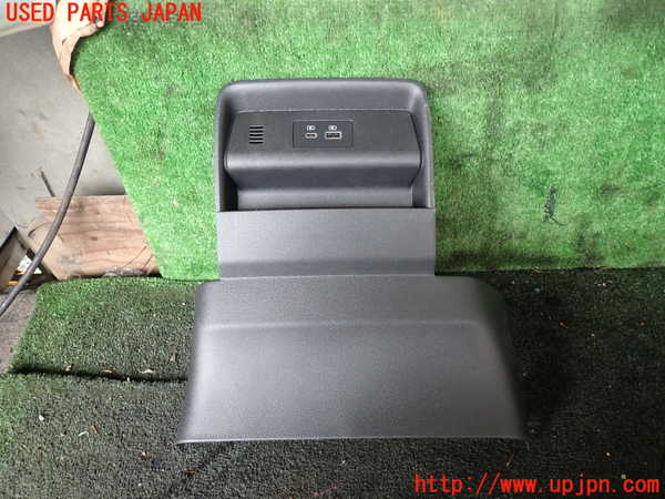 5UPJ-22857691]セレナ(C28)内装トリム類1 中古_m0001.jpg