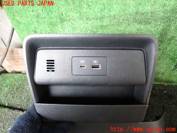 5UPJ-22857691]セレナ(C28)内装トリム類1 中古_m0002.jpg