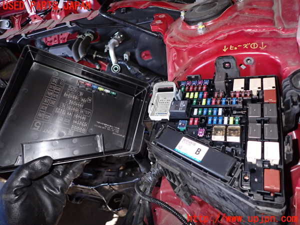 1UPJ-22866741]レヴォーグ(VN5)ヒューズボックス1 中古_m0003.jpg