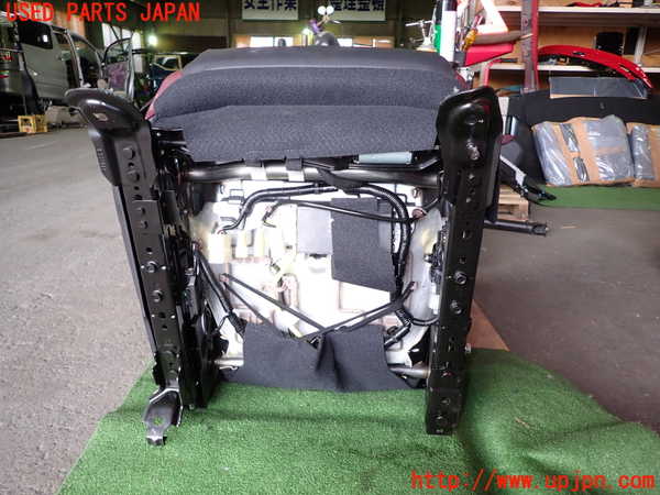 1UPJ-22867035]レヴォーグ(VN5)運転席シート 中古_m0004.jpg
