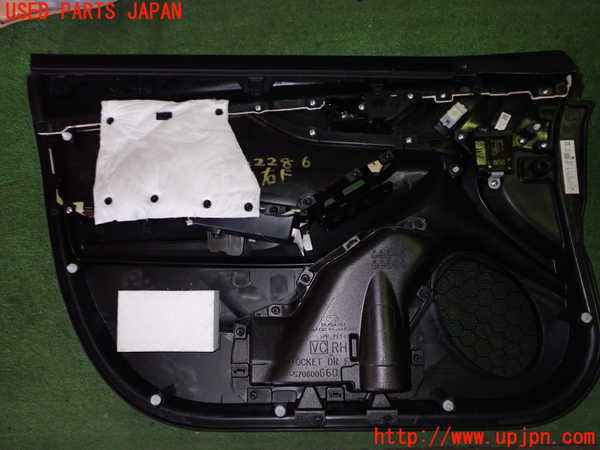 1UPJ-22861234]レヴォーグ(VN5)右前ドア内張り 中古_m0002.jpg