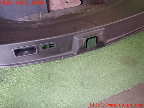 1UPJ-22861578]レヴォーグ(VN5)バックドア内張り 中古_m0003.jpg