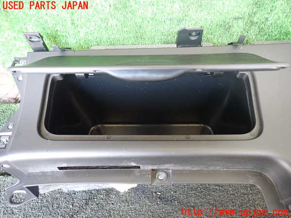 5UPJ-22877843]ポルシェ・ケイマン(98721)小物入れ3 中古_m0003.jpg