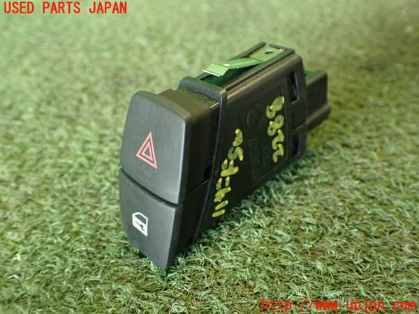 2UPJ-22886290]BMW 320d(3D20)(F30)ハザードスイッチ 中古_m0001.jpg