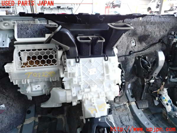 2UPJ-22896081]ハリアー(ZSU60W)エバポレーター1 中古_m0001.jpg