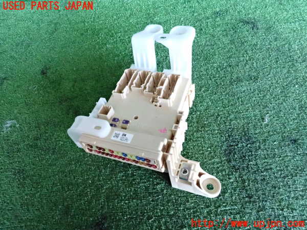 2UPJ-22896741]ハリアー(ZSU60W)ヒューズボックス1 中古_m0001.jpg
