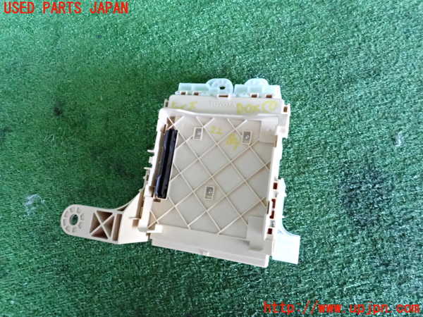 2UPJ-22896741]ハリアー(ZSU60W)ヒューズボックス1 中古_m0002.jpg