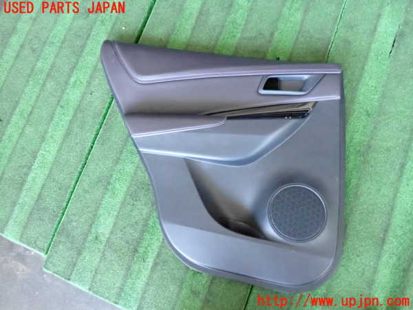 2UPJ-22891324]ハリアー(ZSU60W)左後ドア内張り 中古_m0001.jpg