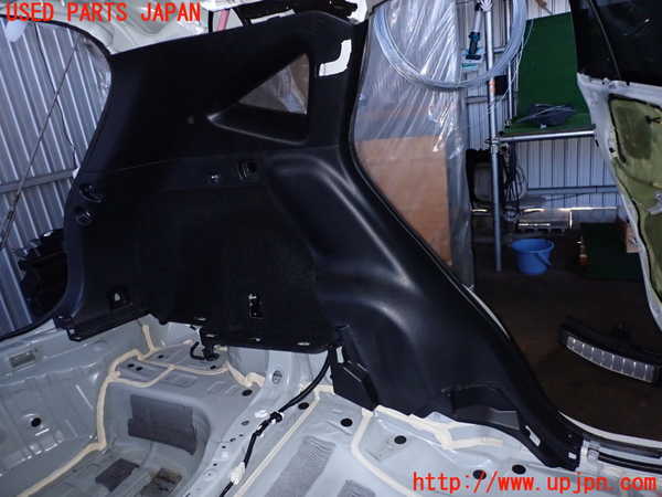 2UPJ-22897680]ハリアー(ZSU60W)左リアピラートリム 中古_m0001.jpg