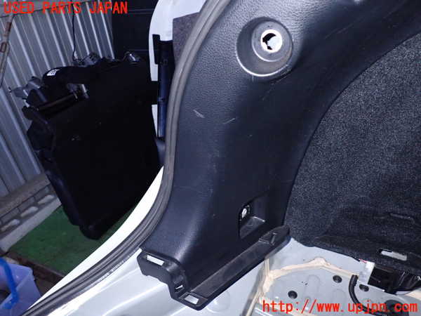 2UPJ-22897680]ハリアー(ZSU60W)左リアピラートリム 中古_m0002.jpg