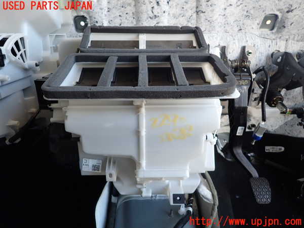 2UPJ-22906081]CX-5(KF2P)エバポレーター1 中古_m0001.jpg