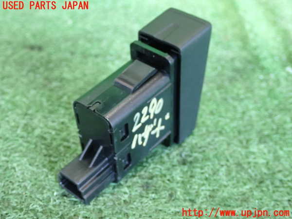 2UPJ-22906290]CX-5(KF2P)ハザードスイッチ 中古_m0002.jpg