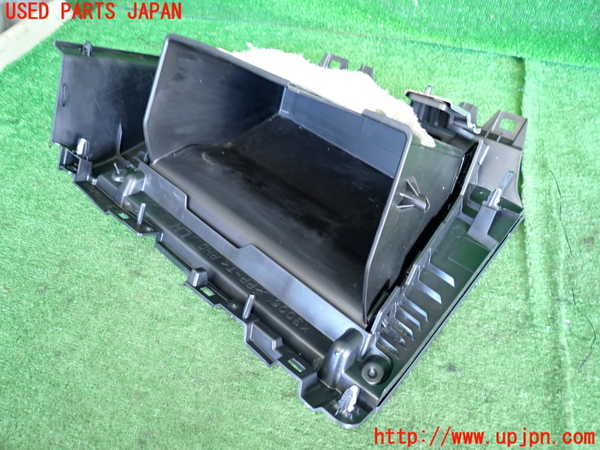 2UPJ-22907516]CX-5(KF2P)グローブボックス1 中古_m0002.jpg