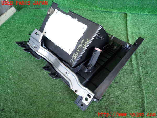 2UPJ-22907516]CX-5(KF2P)グローブボックス1 中古_m0003.jpg