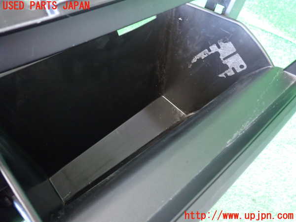 2UPJ-22907516]CX-5(KF2P)グローブボックス1 中古_m0004.jpg