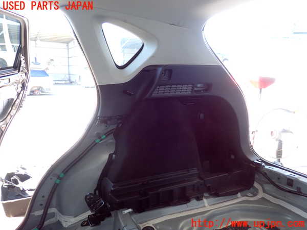 2UPJ-22907675]CX-5(KF2P)右リアピラートリム 中古_m0001.jpg
