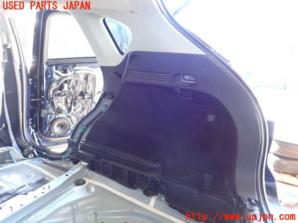 2UPJ-22907675]CX-5(KF2P)右リアピラートリム 中古_m0002.jpg