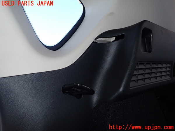 2UPJ-22907675]CX-5(KF2P)右リアピラートリム 中古_m0003.jpg