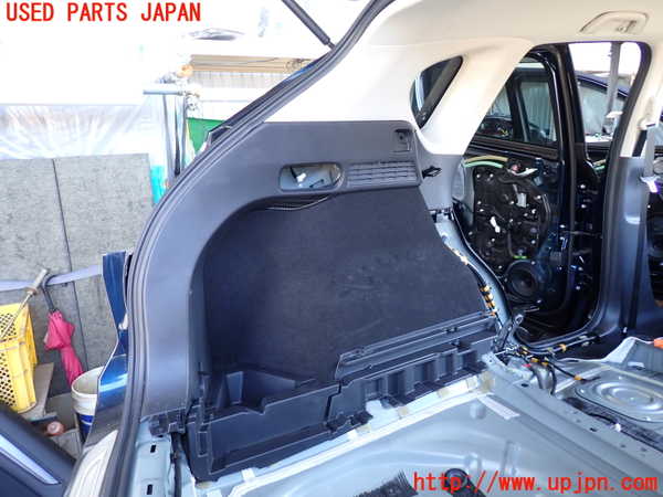 2UPJ-22907680]CX-5(KF2P)左リアピラートリム 中古_m0002.jpg