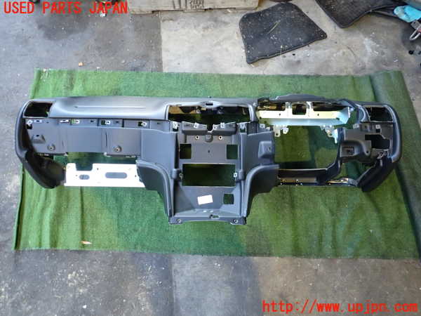 5UPJ-22917505]マセラティ・グラントゥーリズモ(MGTA1)ダッシュボード 中古_m0001.jpg