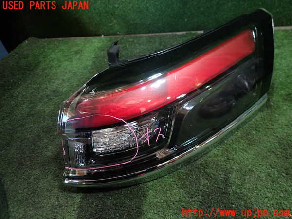 5UPJ-22921530]ジープ・コマンダー(H620)右テールランプ 中古_m0001.jpg